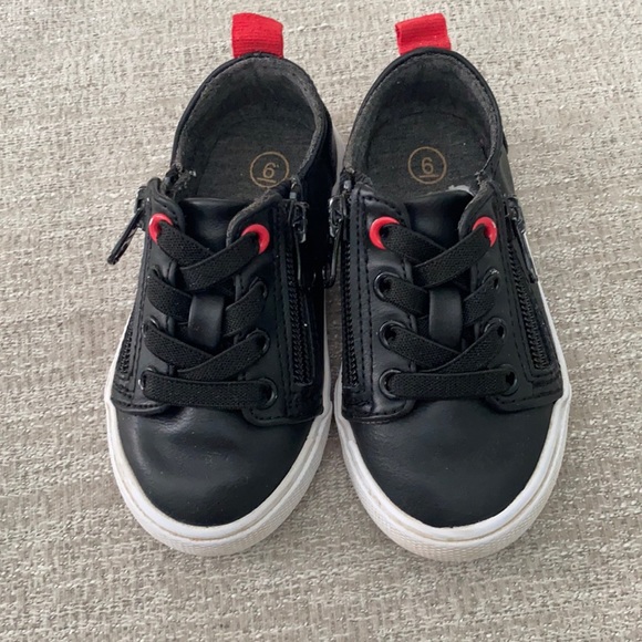 Cat & Jack boys black sneaker Size 6 - Picture 2 of 11